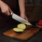 Vlijmscherp Japans Koksmes snijdt Avocao